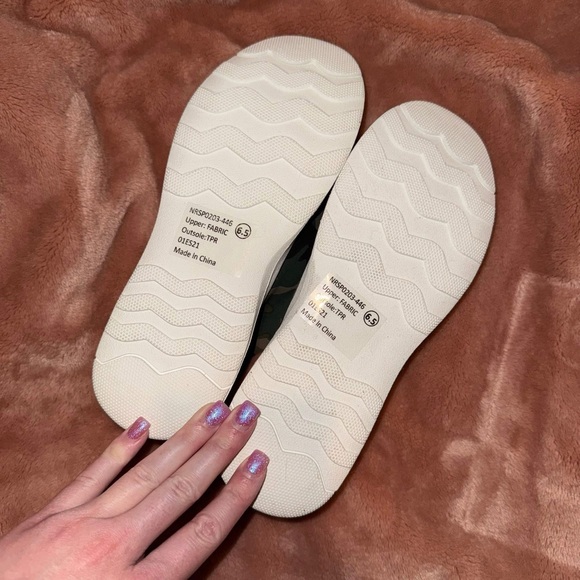 Not Rated Women's Camouflage Sneakers, size 6.5, new never worn! So comfy! Cute! - Picture 3 of 5